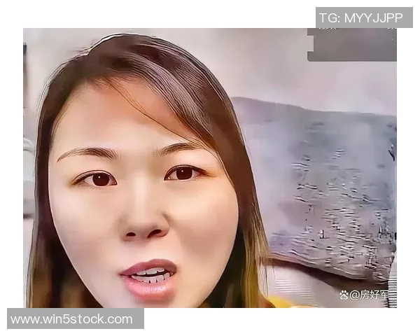 小月亮真人照片揭秘她的真实生活与背后的故事