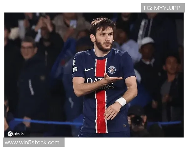 巴黎圣日耳曼提前夺冠后联赛战意减弱引发关注与讨论